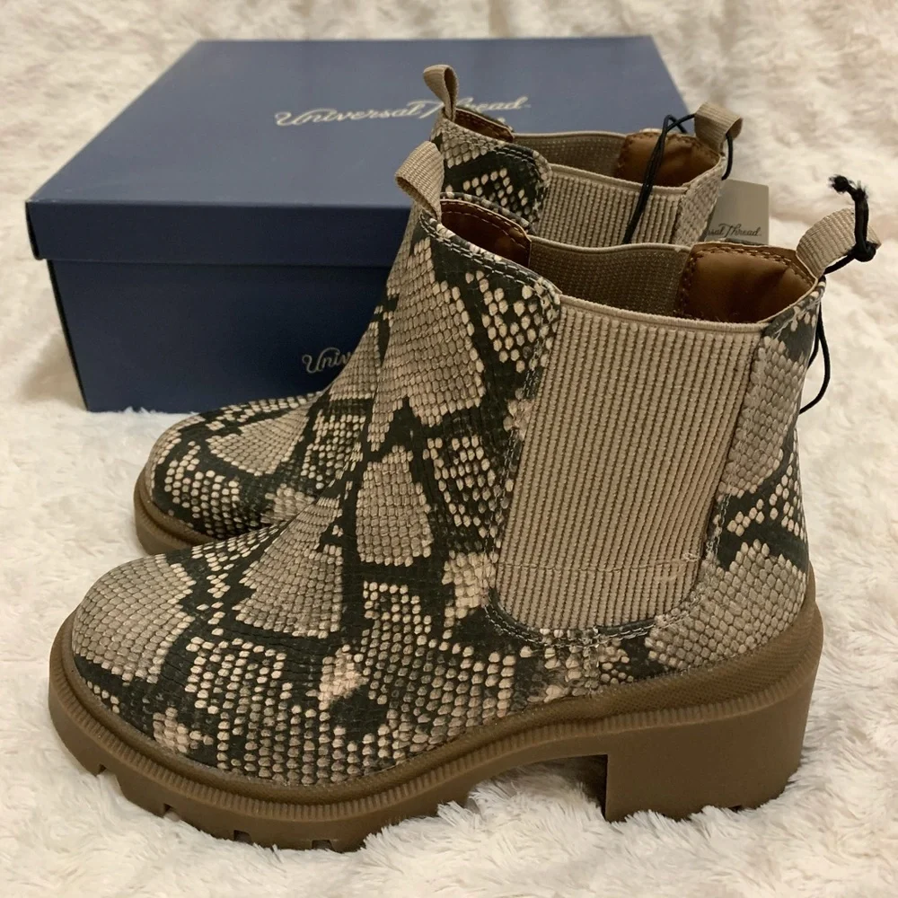 Boots - Picture 3 of 6